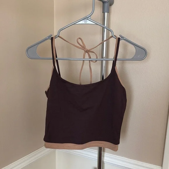 Set of Two Tank Tops Size Medium - Picture 5 of 7